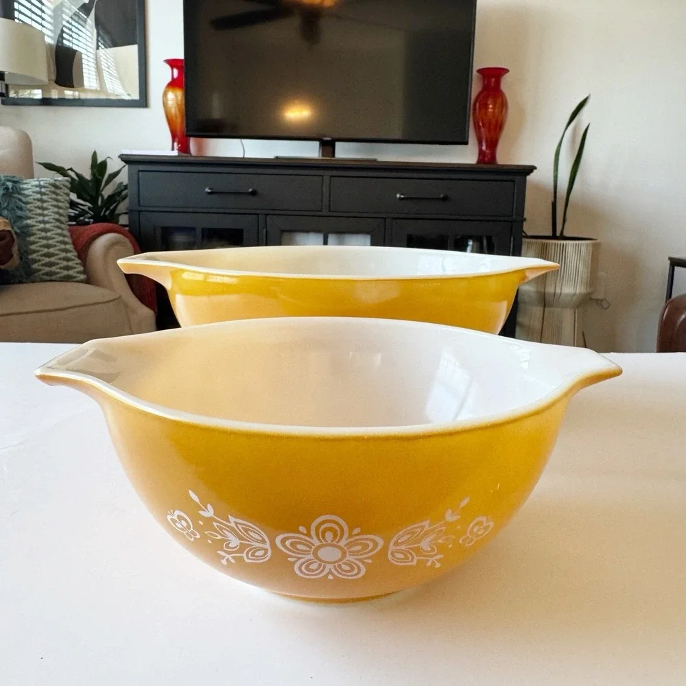 Lot of 2 Pyrex Butterfly Gold Cinderella Nesting Bowls 444 4 Qt 442 1.5 Qt MCM